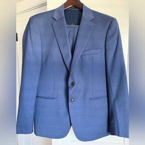 Calvin Klein blue suit jacket and pants 42S